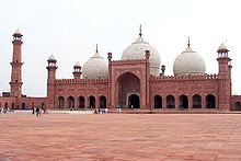 image of badshahi masjid