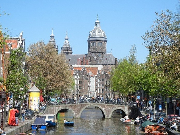 Амстердам до начала праздника выглядел очень прилично ;)